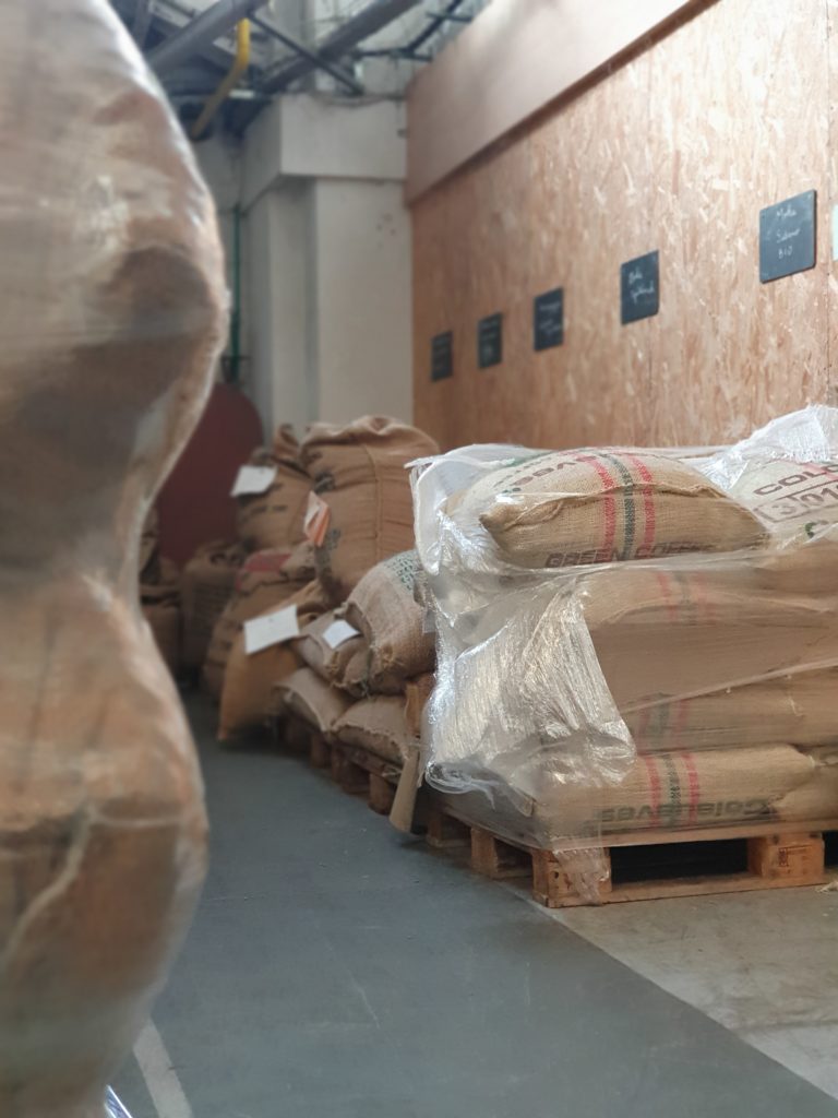 stockage de café vert en sac de jute